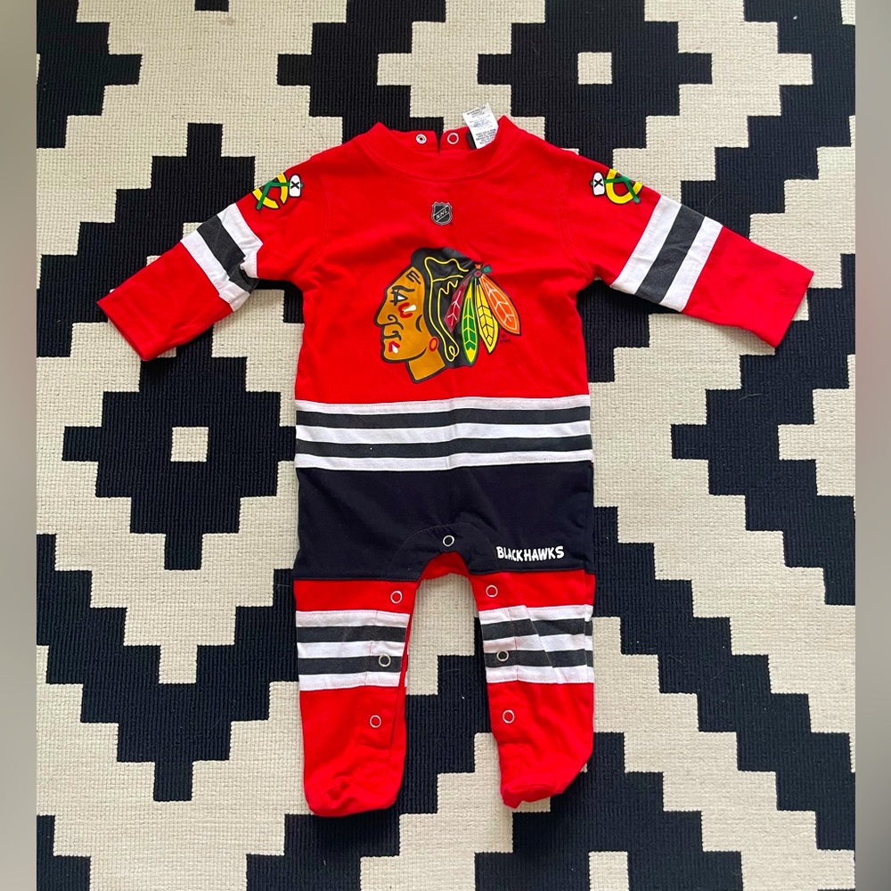 Baby  newborn NHL Black Hawks long sleeve jumper